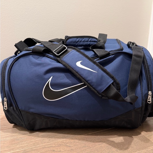 Nike Other - Nike Men's Navy and Black Nylon Duffel Bag